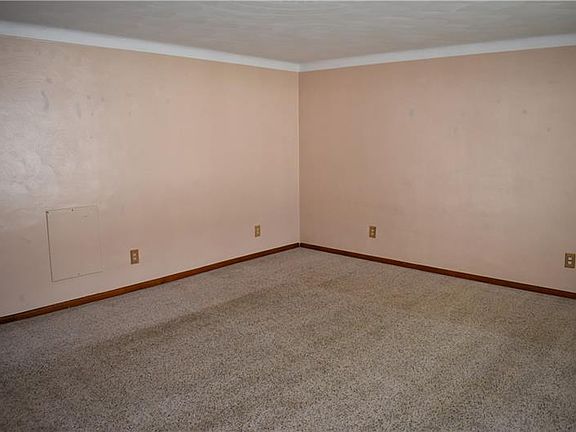 3rd image of 712 2nd Ave