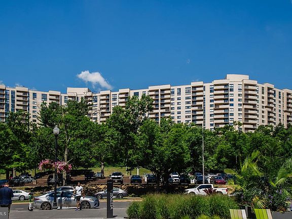 2nd image of 1101 S Arlington Ridge Rd APT 1109