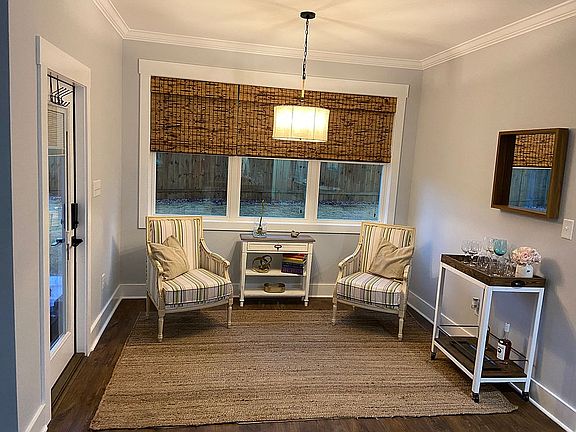 Breakfast nook or bar 