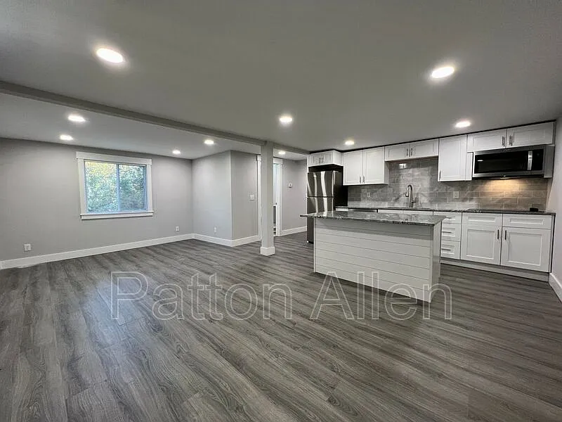 1 bed, 1.0 bath, $1,350 — Photo 2