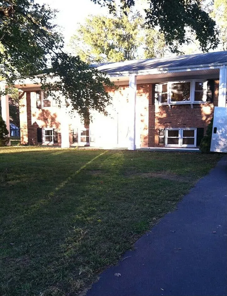 9826 Angela Dr photo 1