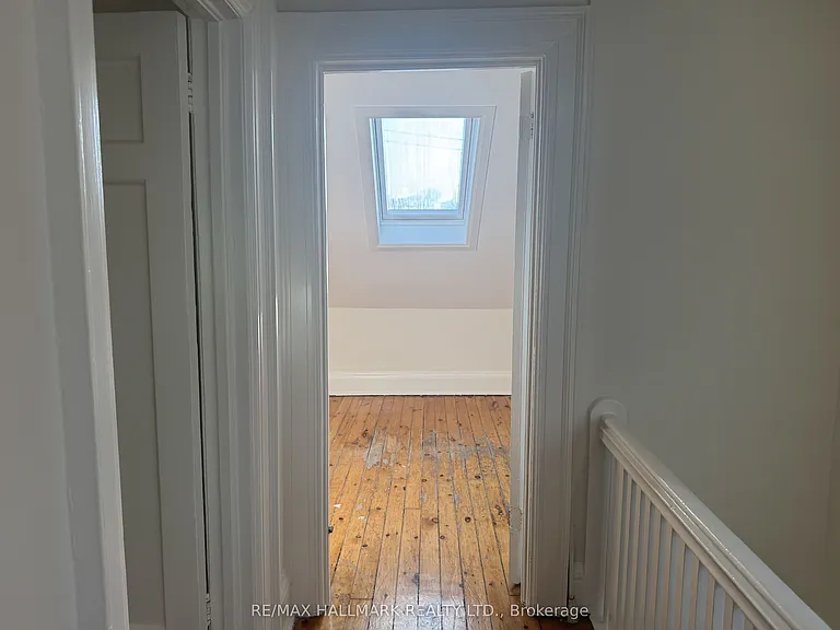 553 Broadview Ave #UPPER — Photo 25