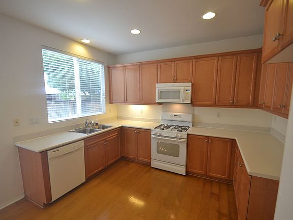 4th image of 1017 Topaz Ln