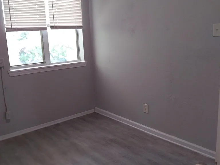 2116 Howell Ave — Photo 3