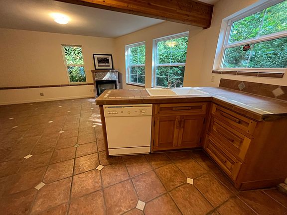 3rd image of 17400 32nd Ave NE #1