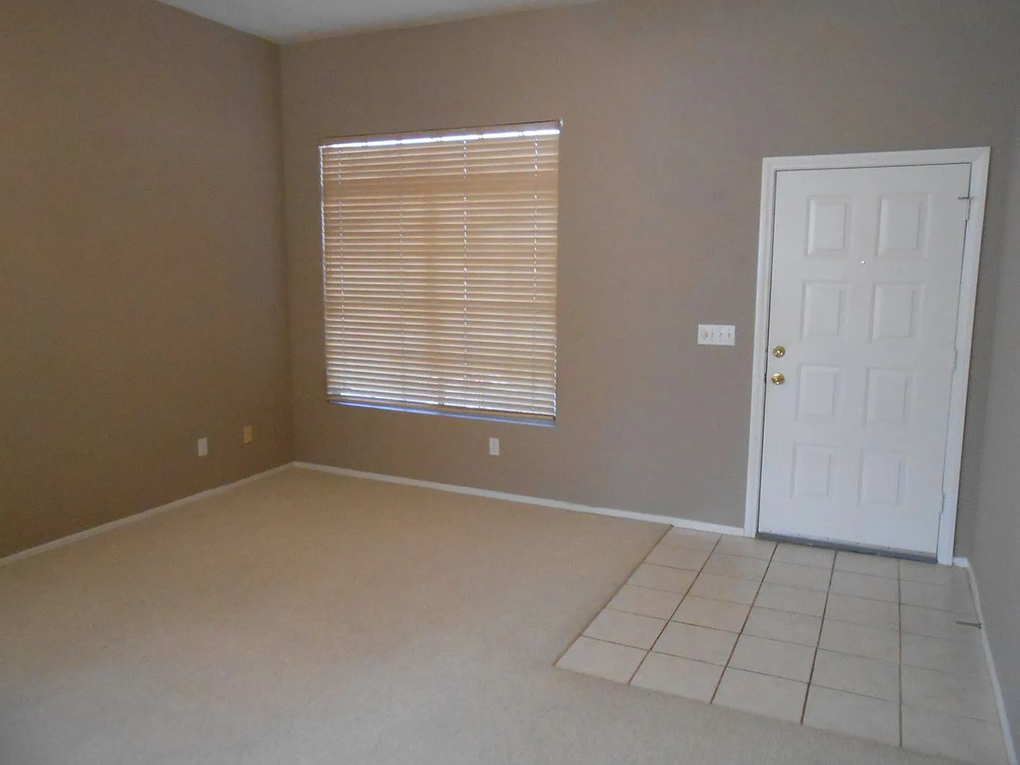 Spacious 2 Story Home with a Community Pool near Ft. Apache and Cheyenne — Photo 3