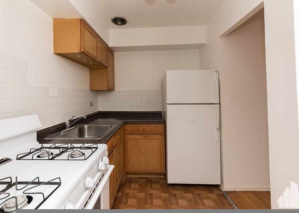 1st image of 6830 N Sheridan Rd APT 462