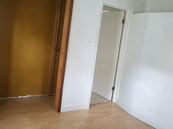 4th image of 140 Lakeside Ave