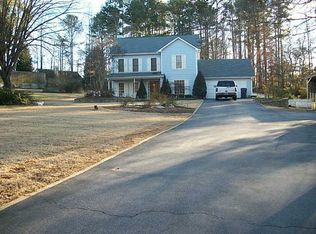 933 Old Cumming Rd, Sugar Hill, GA 30518