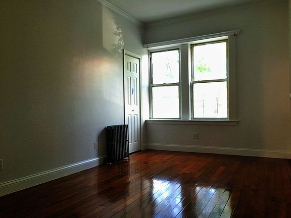 3rd image of 140 Herkimer St APT 1B