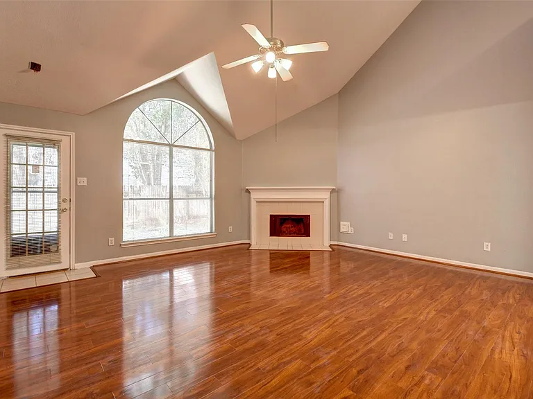 2114 Whirlaway Dr — Photo 16