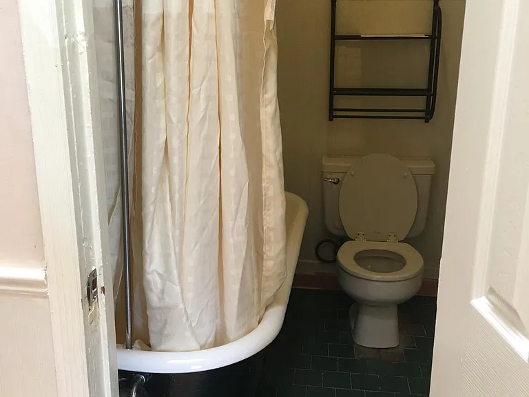 Bathroom with Clawfoot tub