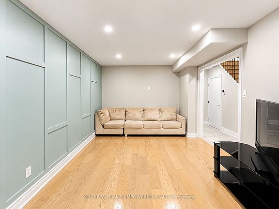 5th image of 202 Stather Cres