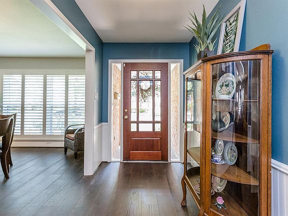 Foyer with an abundant amount of natural light.