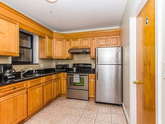 4th image of 106 Tyler St