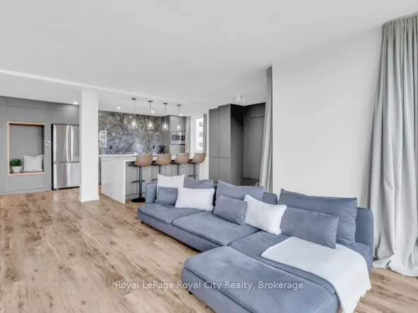 19 Woodlawn Rd E #511, Guelph, ON N1H 7B1