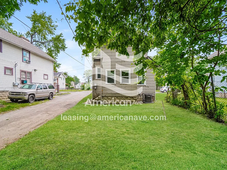636971_013_rear_view_14.jpg