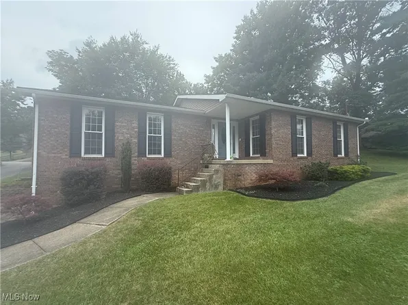 82 Wellesley Dr, Washington, WV 26181