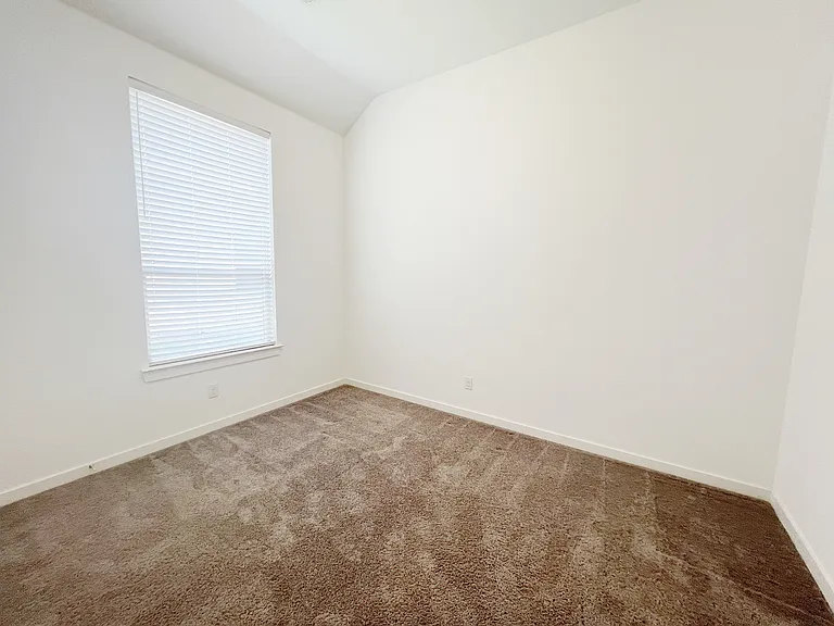1120 Sheldon Dr — Photo 8