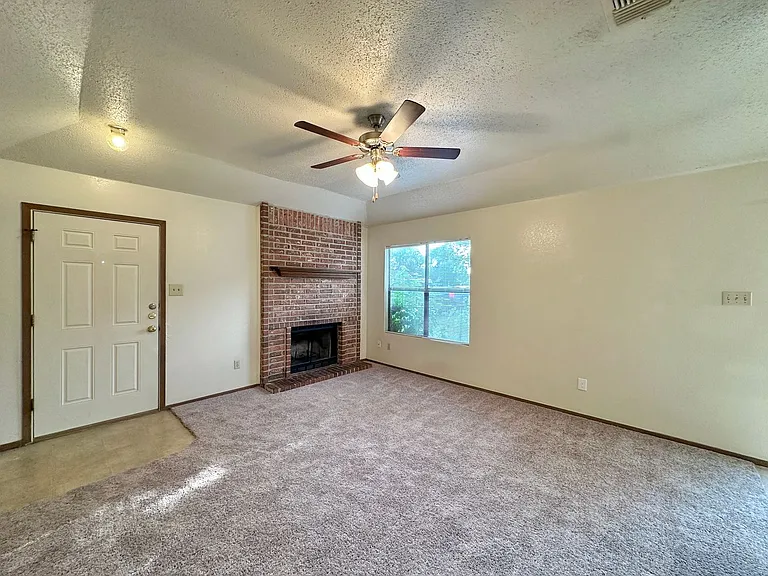 2707 Taft St — Photo 4
