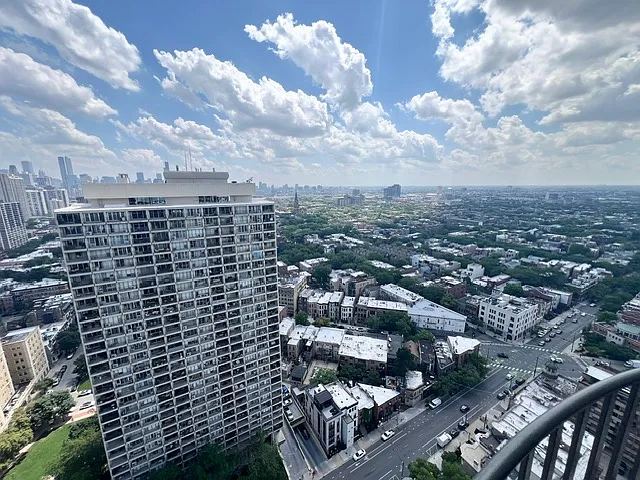 2020 N Lincoln Park W #32K — Photo 6