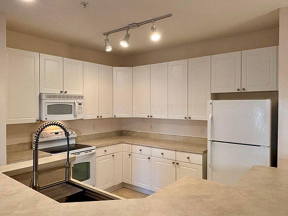 3rd image of 3839 Carberry Dr