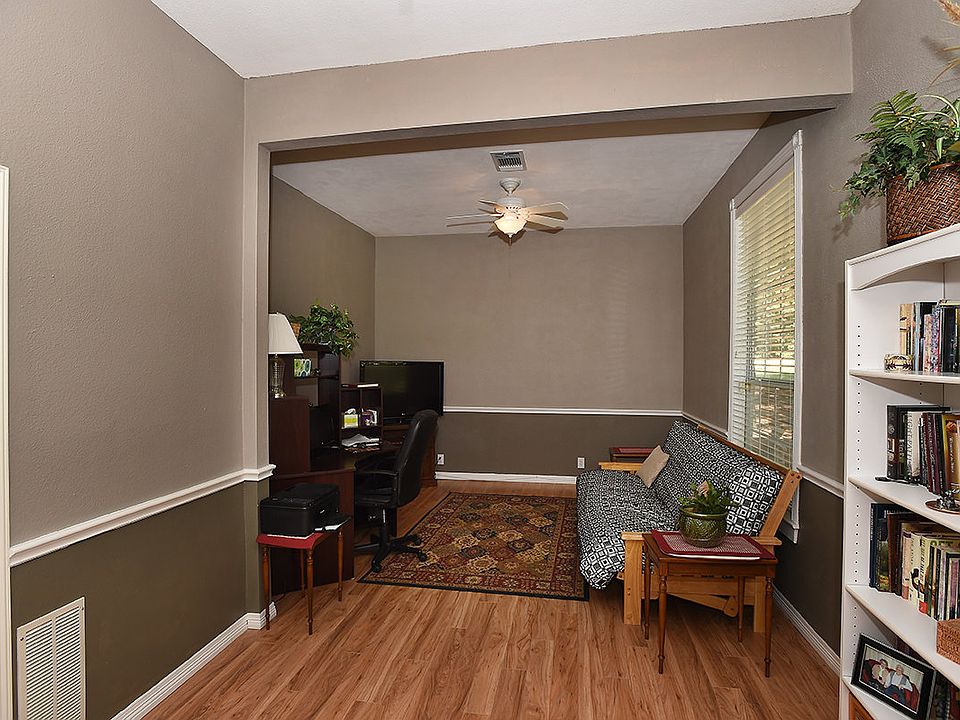 2nd Bedroom/Office Down