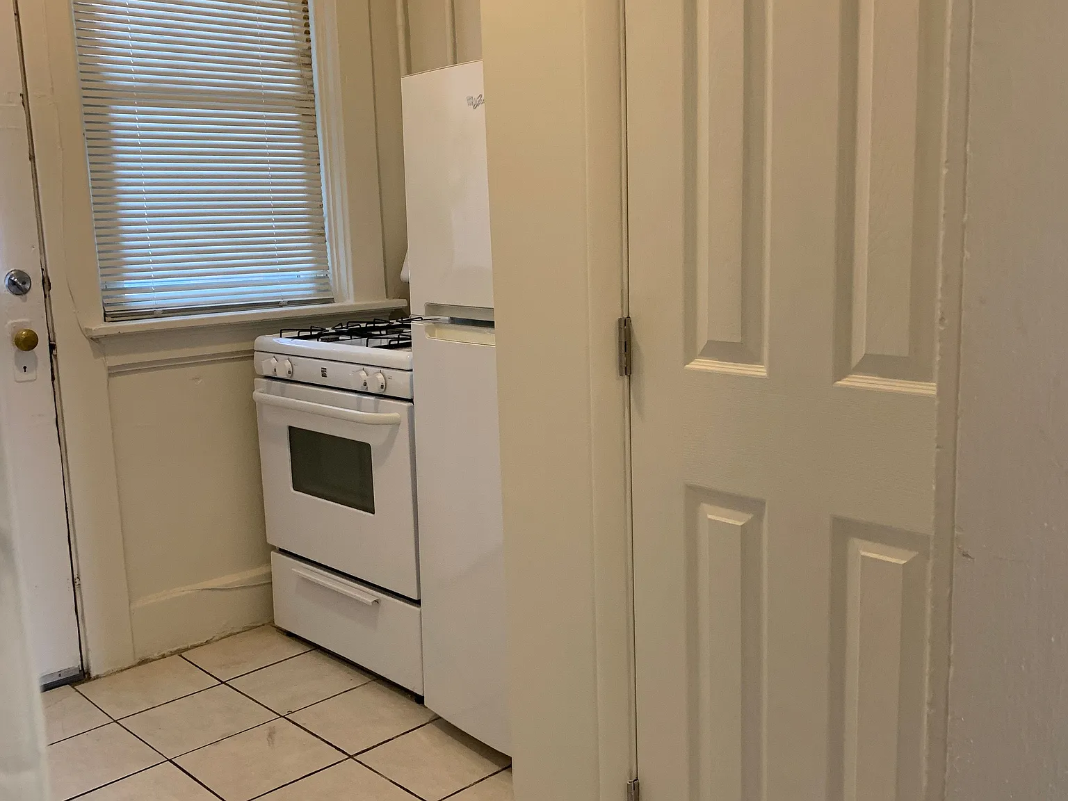 3 bed, 750 sqft, $1,350 — Photo 4