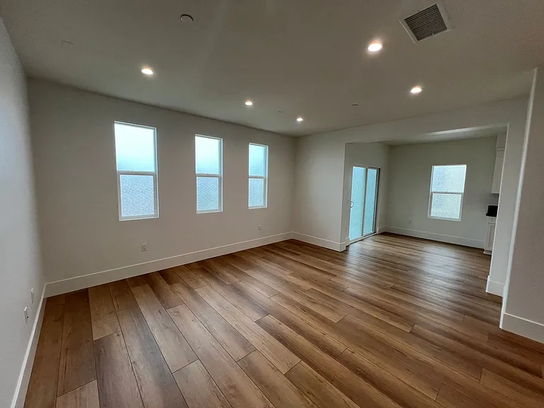 340 Rendar Ln — Photo 5