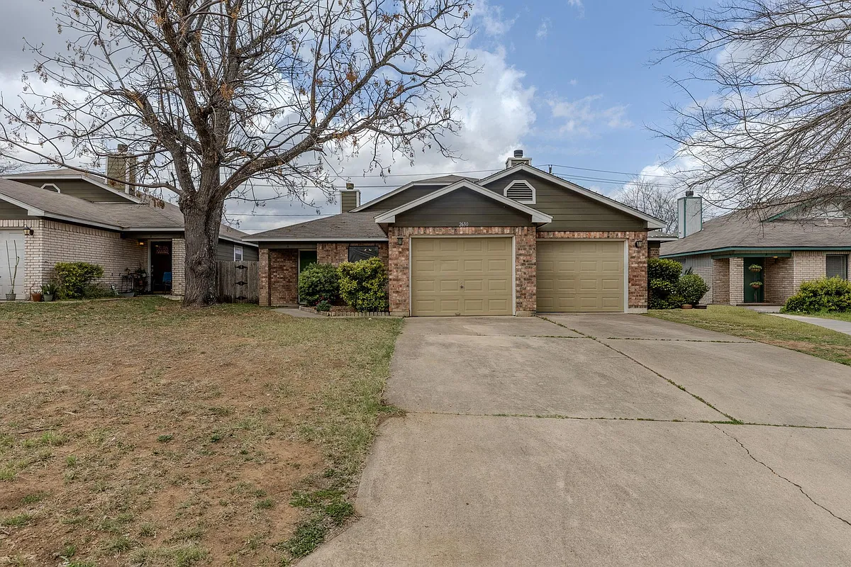 Building Photo - 2630 Gwendolyn Ln #A
