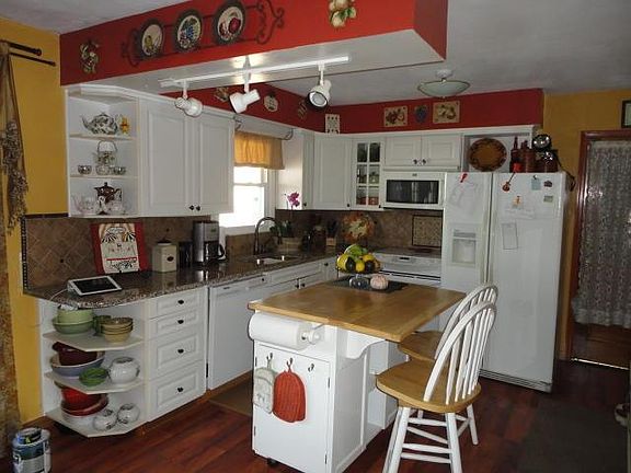 5th image of 610 Irving Wick Dr