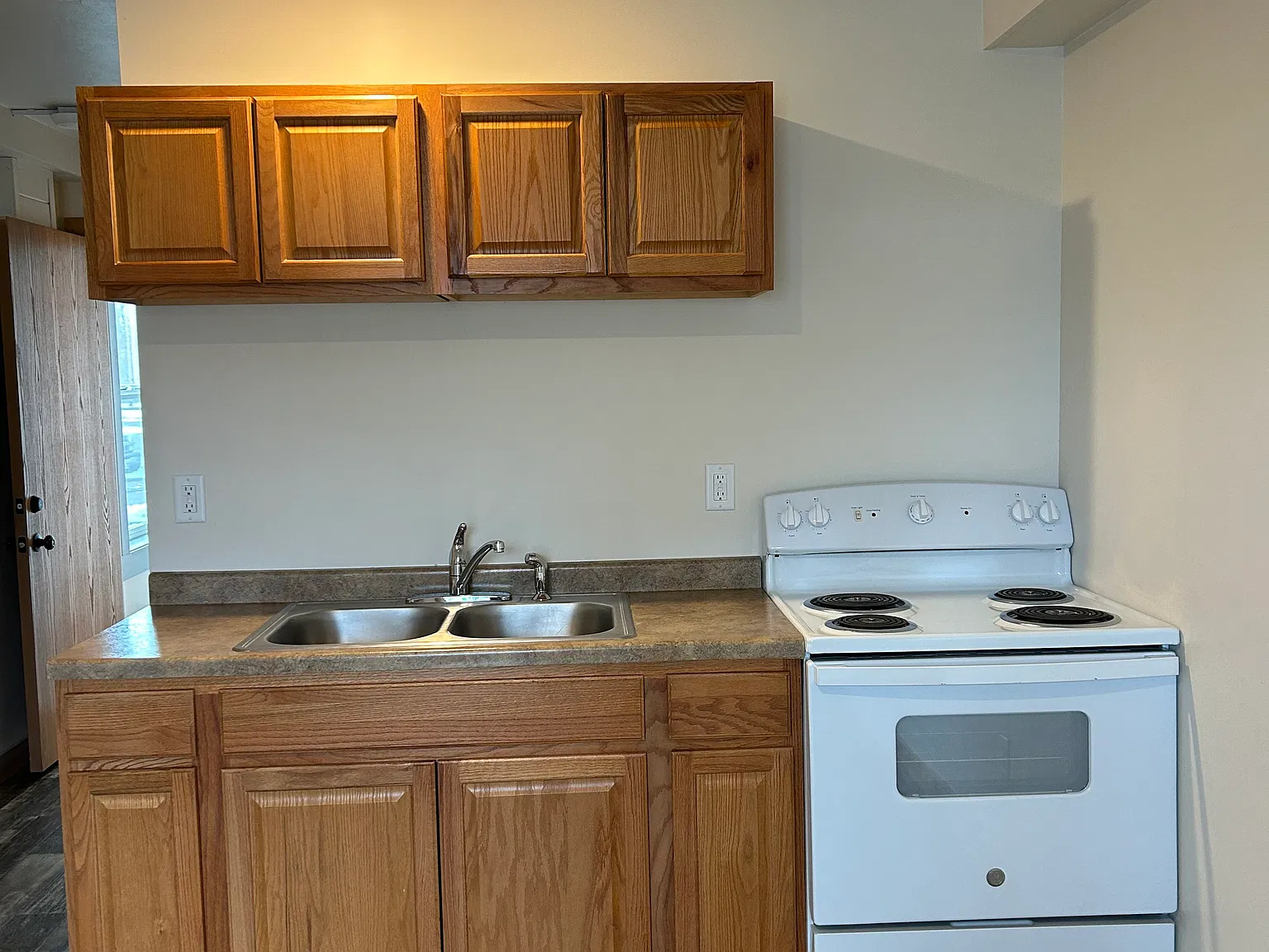 Studio, 1.0 bath, $1,095 — Photo 3