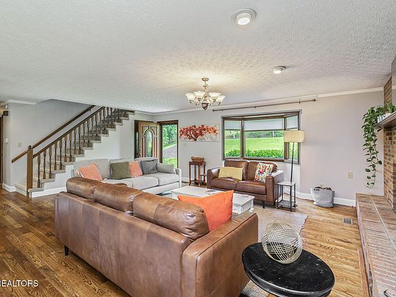 4th image of 5509 Dyer Ln