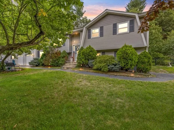 40 Bradford Rd, Tewksbury, MA 01876
