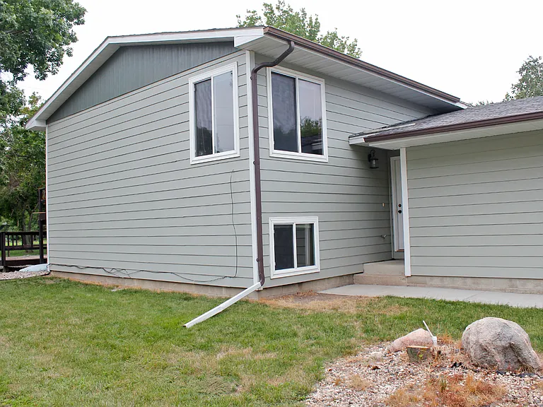 1421 Orchard Dr — Photo 2