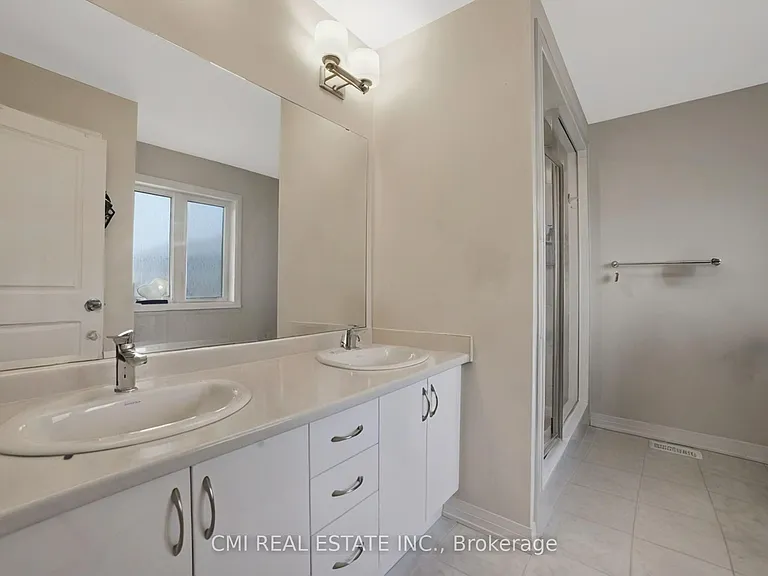 3742 Sunbank Cres — Photo 26
