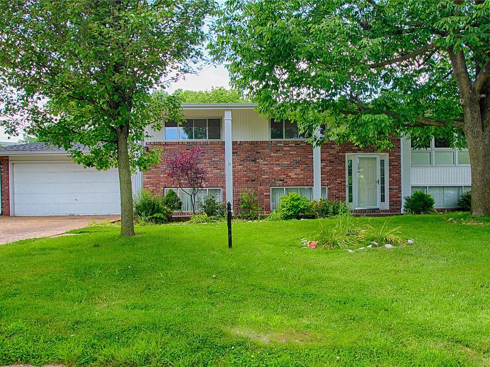 1st image of 413 Crestbury Dr