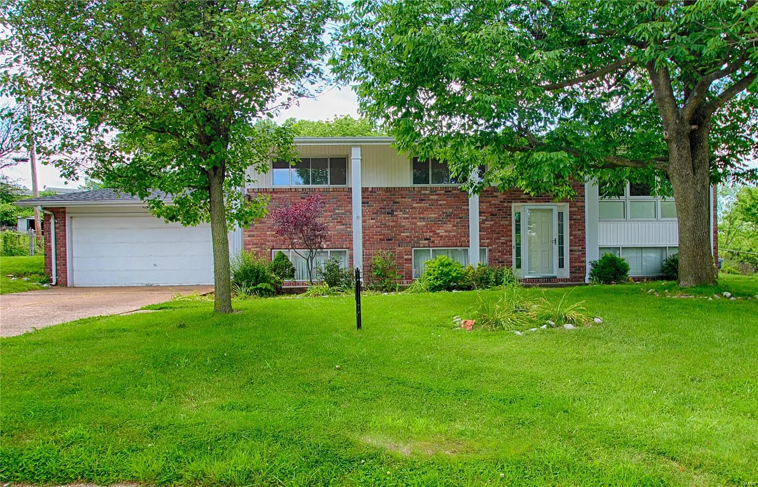 413 Crestbury Dr photo 1