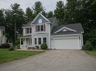 30 Sugar Plum Ln, Londonderry, NH 03053