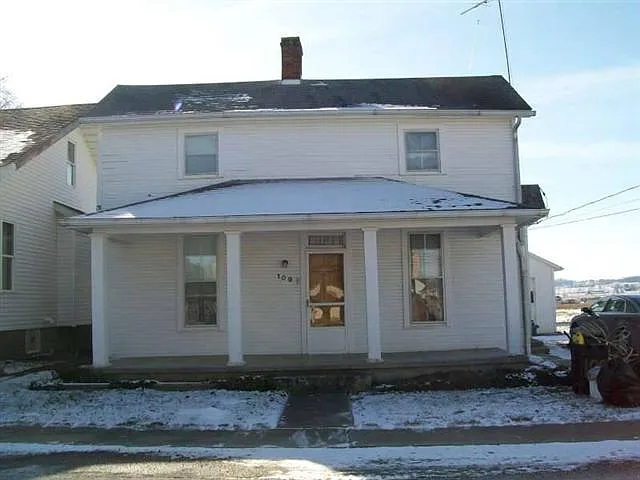 109 E Church St photo 1