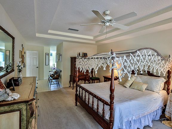 5th image of 32 Meadow Brooke Ln