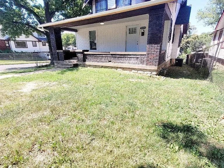5248 Euclid Ave — Photo 1