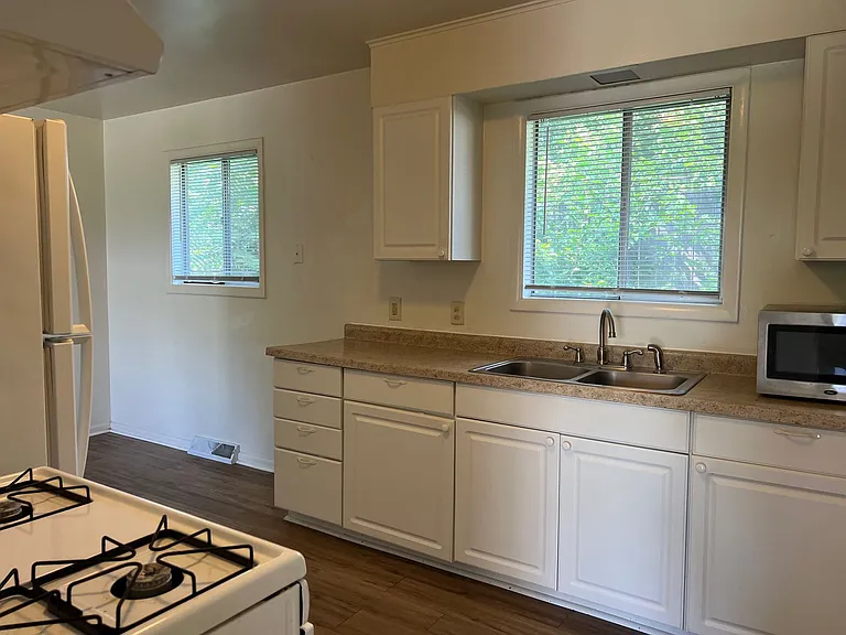 105 E Wilson St — Photo 6