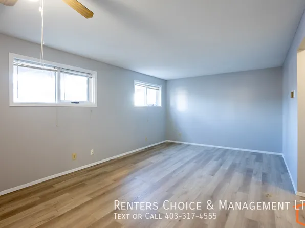 5205 57th St #6, Taber, AB T1G 1M7
