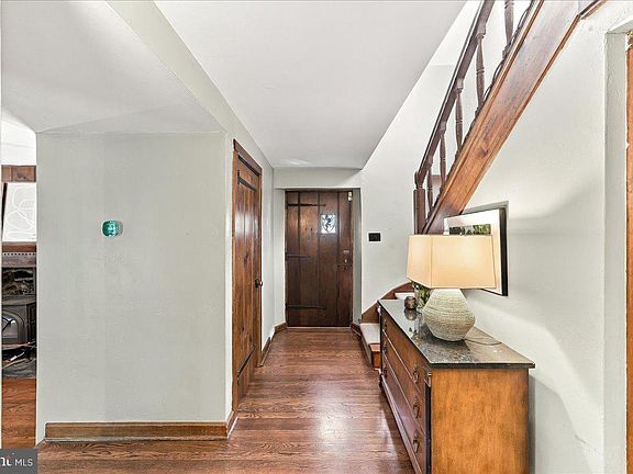 3rd image of 900 Twyckenham Rd