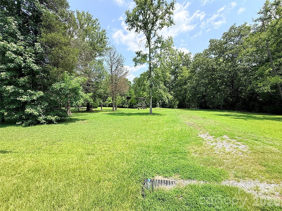 2nd image of 329 Pineview Court Ln