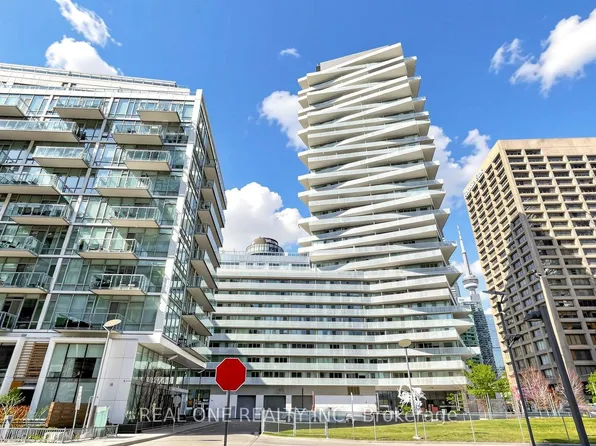 15 Queens Quay E #907, Toronto, ON M5E 0A4