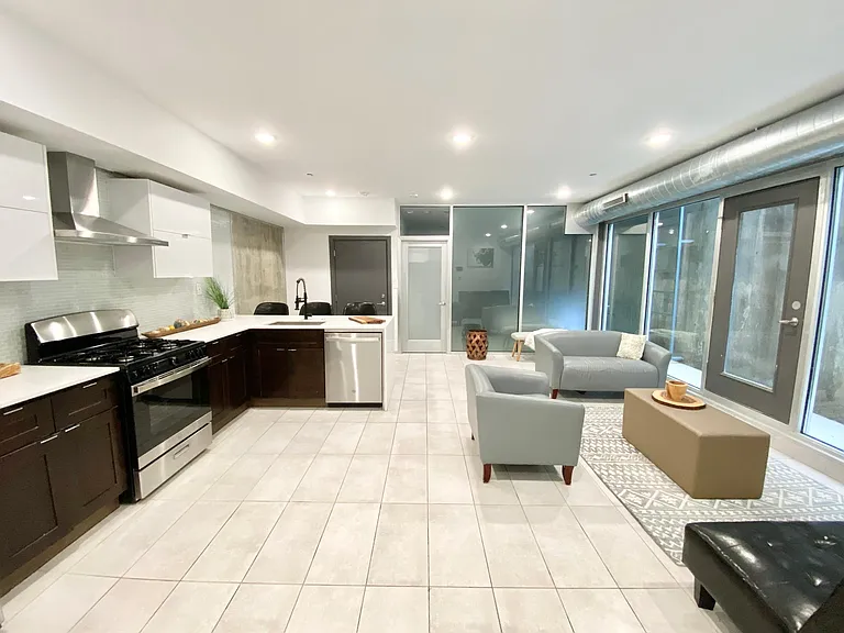 1233 N Franklin St #1 — Photo 16