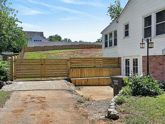 4th image of 128 S Young St
