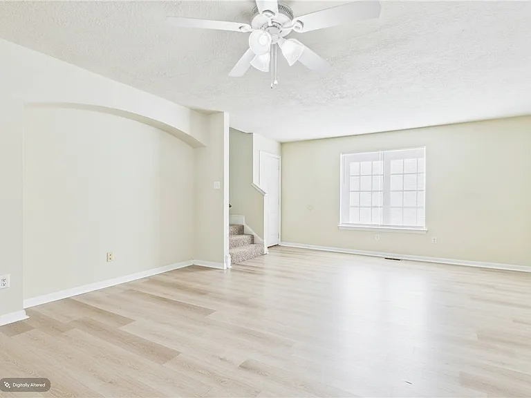 513 Camp Ct N — Photo 2